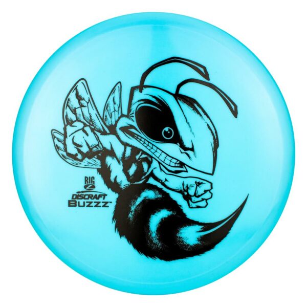 Discraft Big Z Buzzz blue er nok den mest solgte midrange disc i verden. Den er ganske enkelt fantastisk uanset hvilken disc golf bane du spiller på.