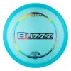 Discraft z Buzzz blue er en af verdens bedste midrange discs til disc golf.