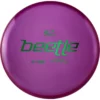 Latitude 64 Opto Ice Beetle i Lilla: Alsidig disc til frisbeegolf med fantastisk glide og kreative kastemuligheder.